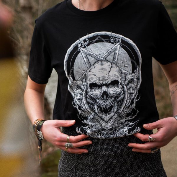 T-shirt pour metalleux représentant une tête de mort